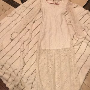 White lace dress with lining